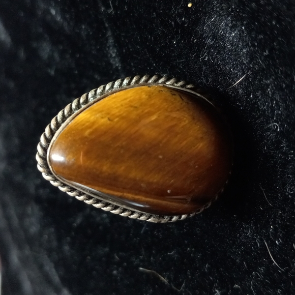 Tigereye gemstone ring size 8.  Sterling silver stamped  .925 - Picture 4 of 4